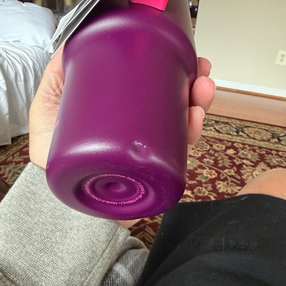 NWT Hydro Flask Limited Edition Plum Colored Bottle with Pink Handle. Minor dent - Picture 3 of 7